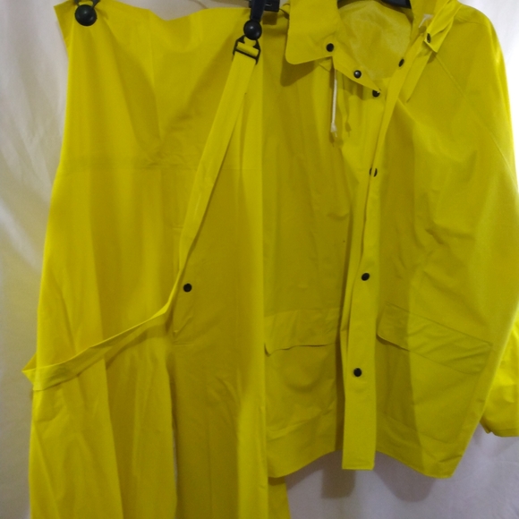 Budget Bata RainCoat & Rain Jumper Bundle - Picture 1 of 10